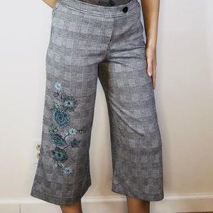 Square Striped Design Capris Pants